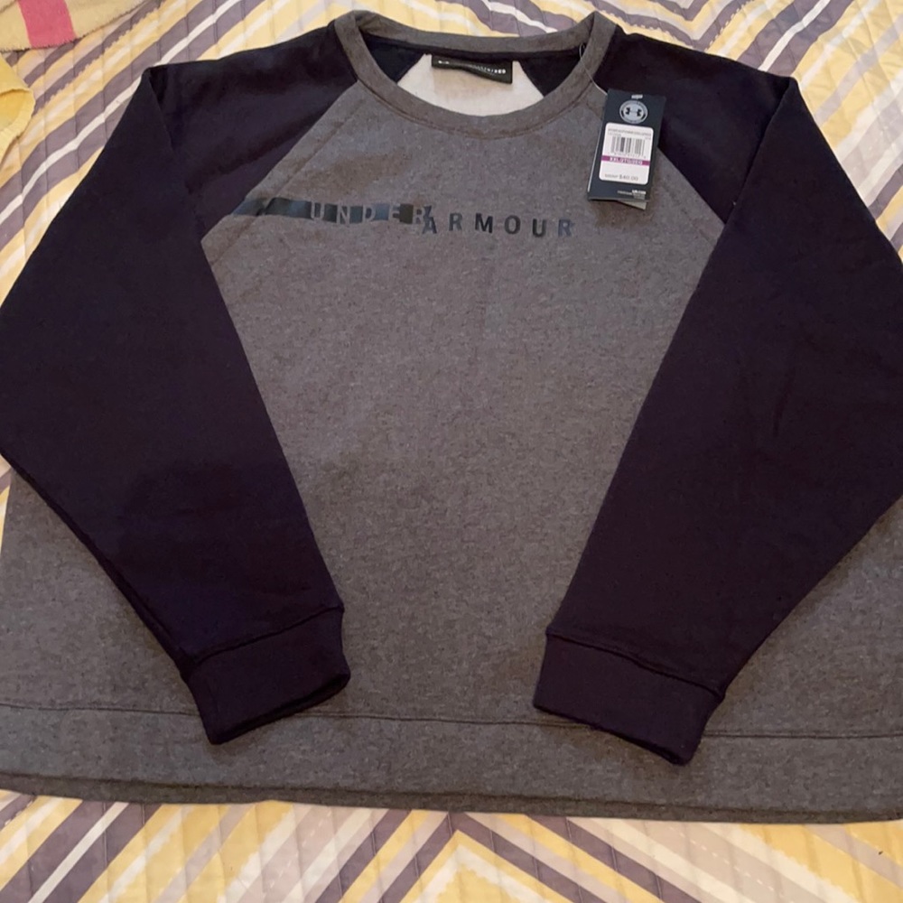 Women’s UA crew sweatshirt NWT